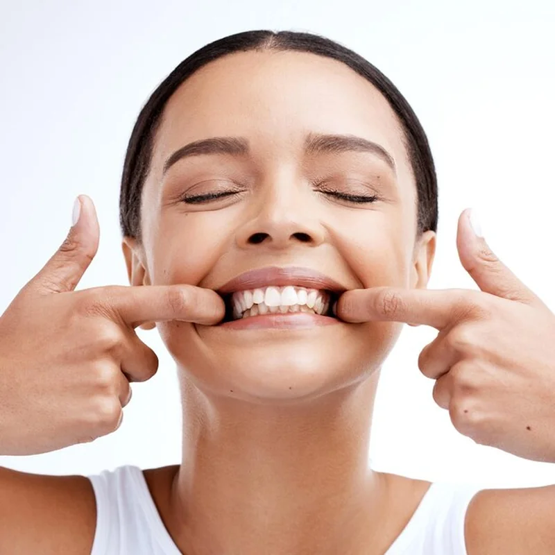 Wybielanie zębów węglem: jak to zrobić z węglem aktywnym?